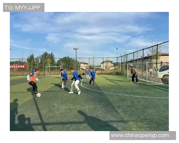 足球巨星热衷绿茵与果岭双栖展现竞技与休闲完美融合